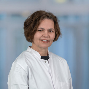 Dr. med. Nadja Lewin Leitende Oberärztin Viszeralchirurgie, Fachärztin für Chirurgie und Viszeralchirurgie, Zusatzbezeichnung Proktologie, Schwerpunkt minivalinvasive Koloproktologie - Immanuel Klinikum Bernau