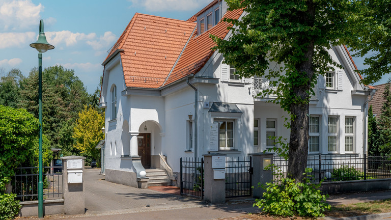 Hausansicht des Immanuel MVZ Klosterfelde zur Pressemitteilung Neue Kinderärztin stärkt Versorgung in Klosterfelde Hausansicht des Immanuel MVZ Klosterfelde zur Pressemitteilung Neue Kinderärztin stärkt Versorgung in Klosterfelde